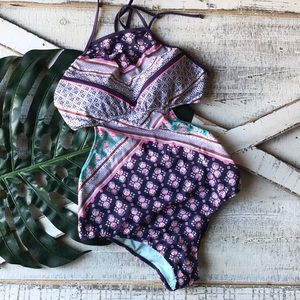 Victoria’s Secret boho 1 piece strappy swimsuit M